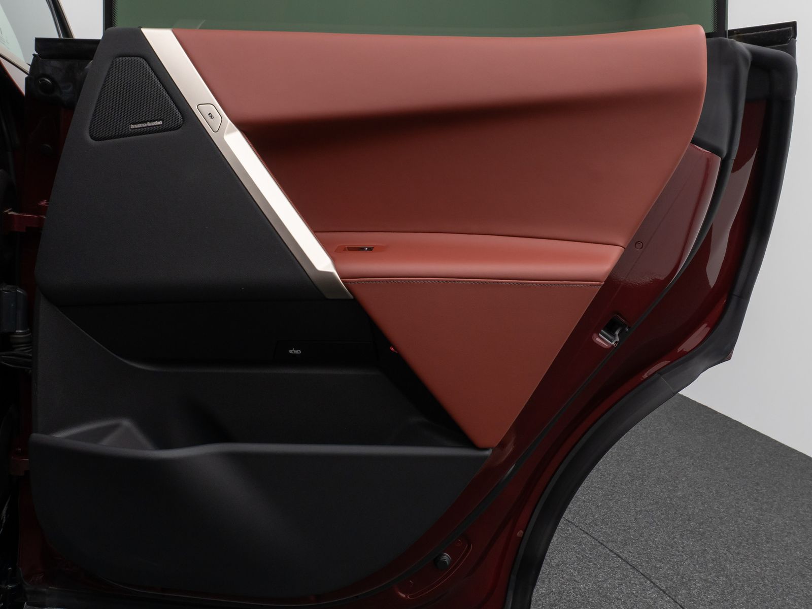 Fahrzeugabbildung BMW iX xD50  Sport Pano Sky-Lounge 360°Laser SoftCl
