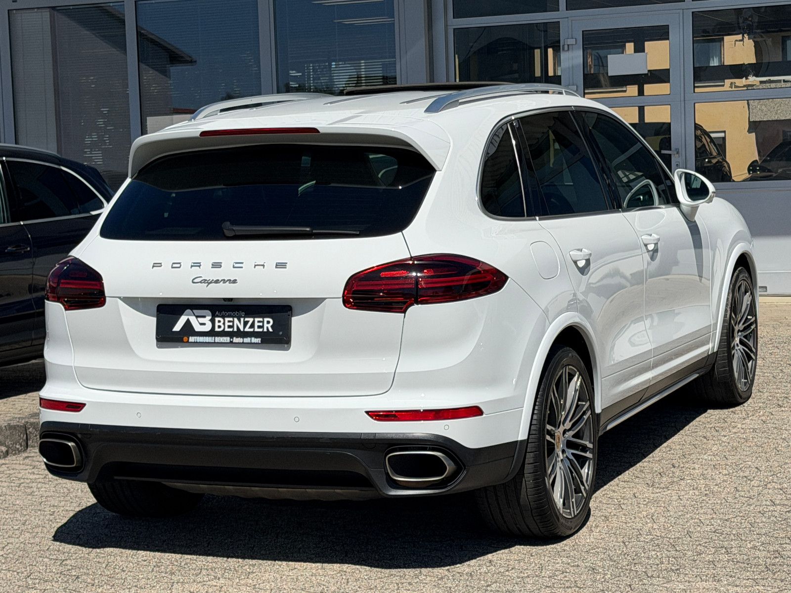 Fahrzeugabbildung Porsche Cayenne /LED/S-DACH/21"ALU/NAVI/LEDER/KAMERA