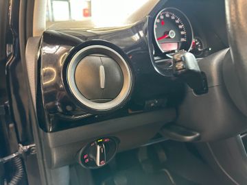 MYAUTOCENTER – Gebraucht- und Jahreswagen mit Werkstattservice in Pfaffenhofen Volkswagen up! black up! *Sitzh.*Navi*Klima*TÜV0428*