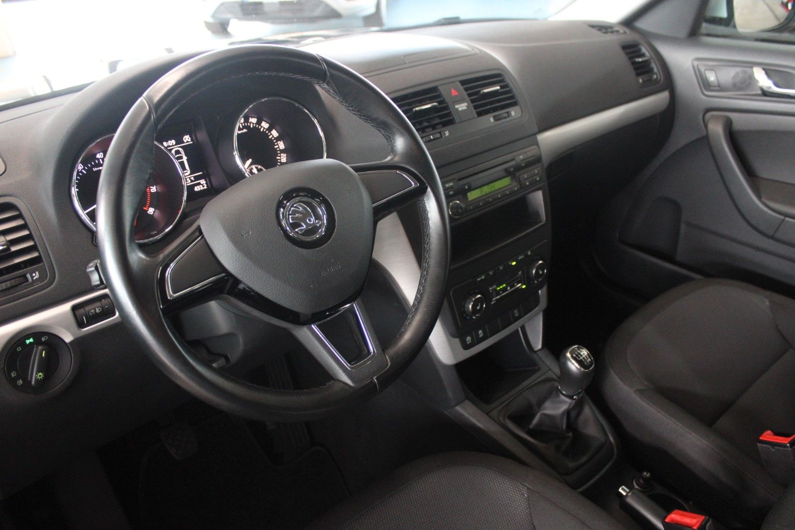 Fahrzeugabbildung SKODA Yeti 1.4 TSI Green tec Ambition Outdoor AHK 1.Hd