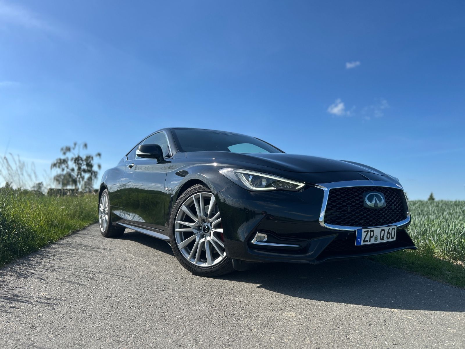INFINITI Q60