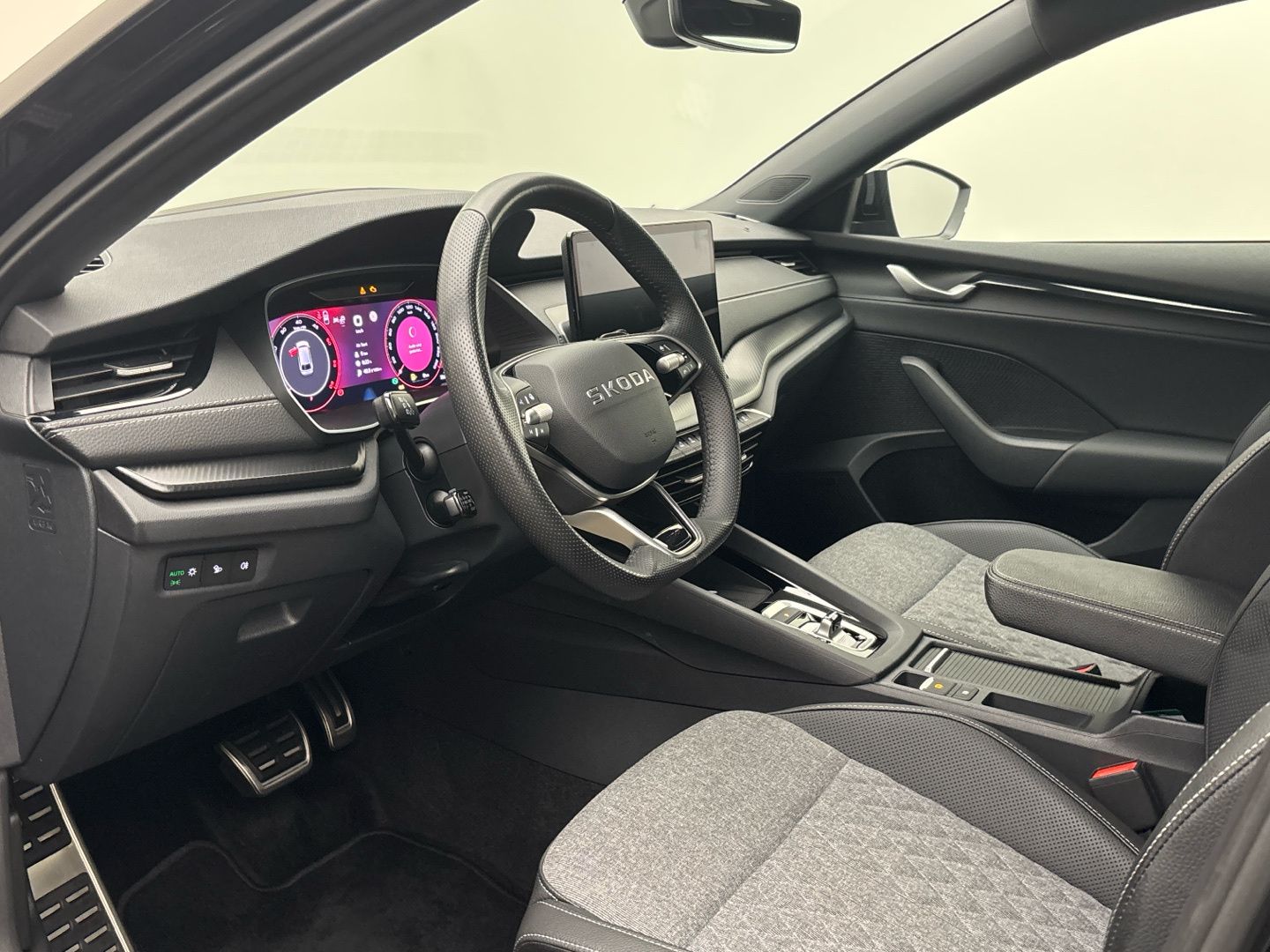 Skoda Octavia Combi Sportline 2.0 TDI DSG Pano ACC HUD foto 9