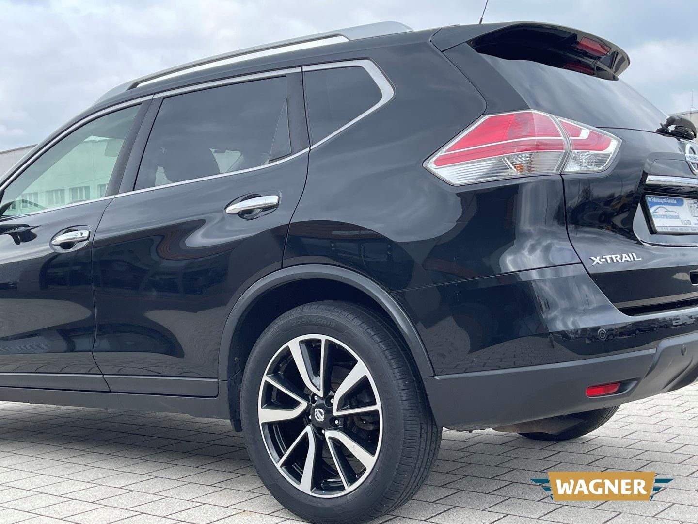 Fahrzeugabbildung Nissan X-Trail Tekna 4x4 1.6 dCi Panoramadach