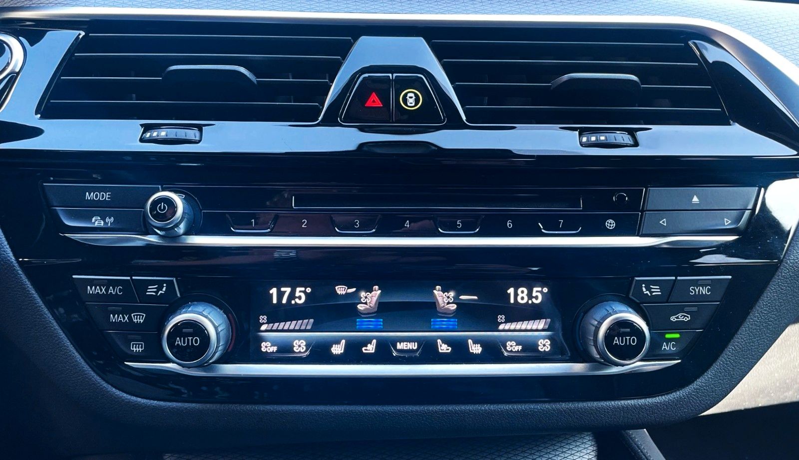 Fahrzeugabbildung BMW 540 d xDrive SAG M SPORT HUD KOMFORTSITZE  DDC