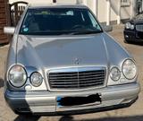 Mercedes-Benz Mercedes E 240 Avantgarde Automatik - Mercedes-Benz E 240 Gebrauchtwagen in Berlin