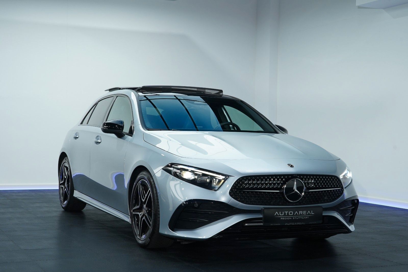 Mercedes-Benz A 200 d AMG Pano Mmry Wide NightP Multib Distr foto 4