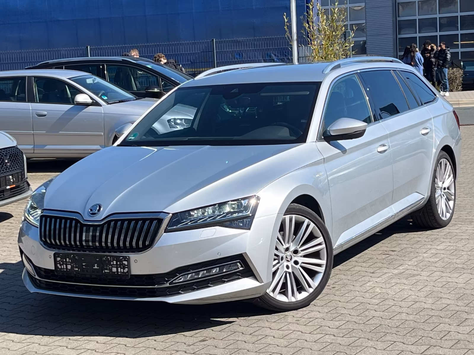Skoda Superb Combi L&K 4x4 *AHK*360 Kamera*Sthz