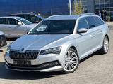 Skoda Superb Combi L&K 4x4 *AHK*360 Kamera*Sthz - Skoda Superb in Frankfurt (Main)