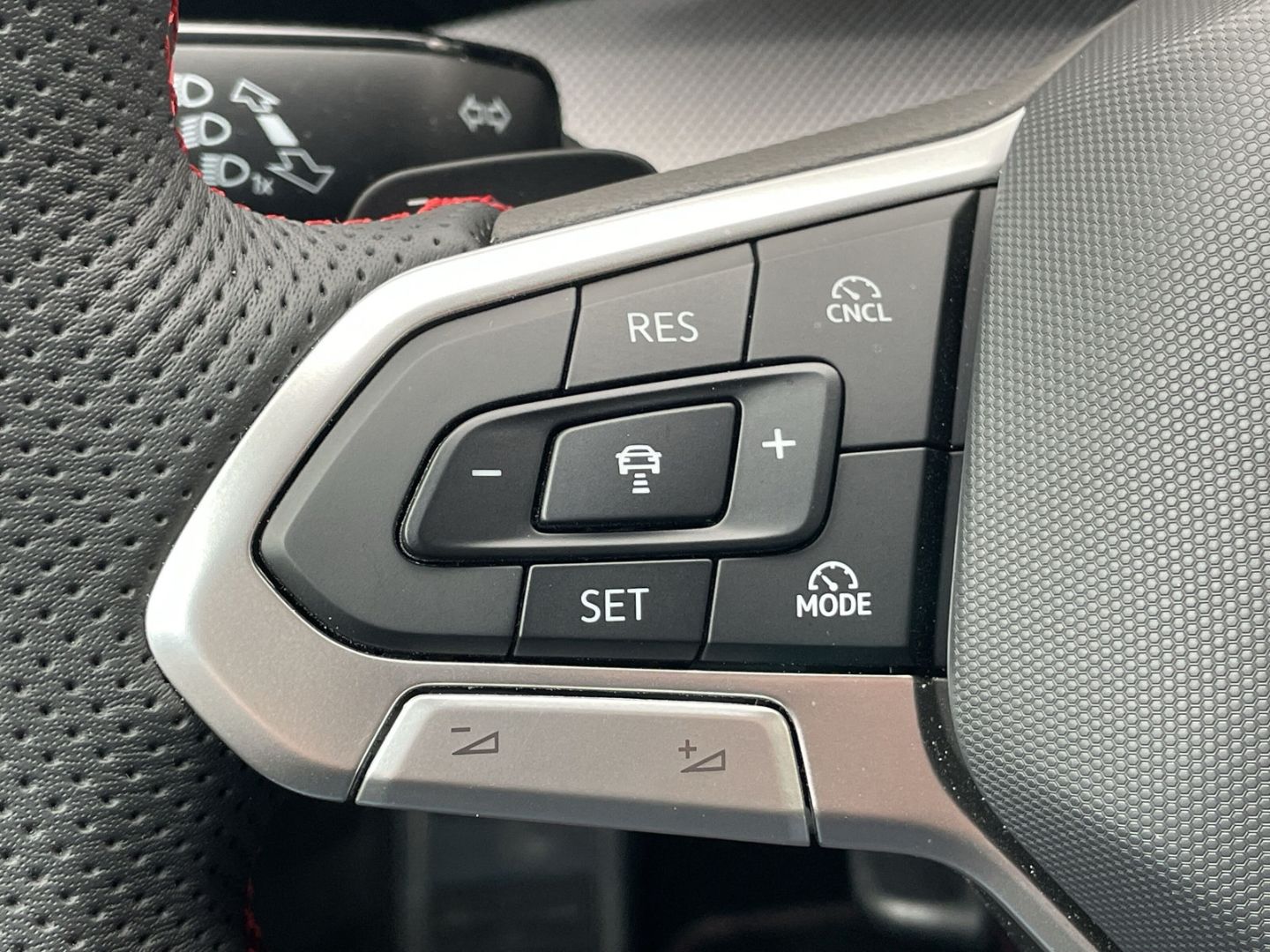 Golf GTI VIII 2.0TSI DSG Black Style Kamera/Navi