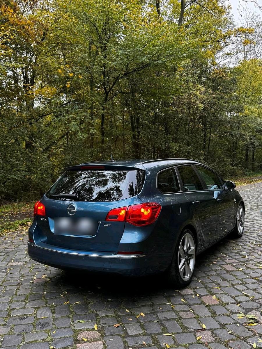 Opel Astra 2013 — photo 7