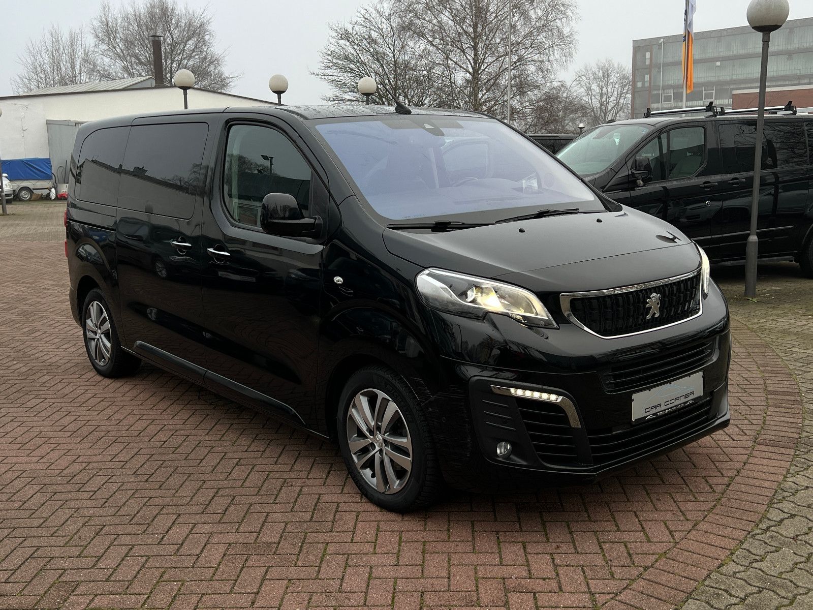 Fahrzeugabbildung Peugeot Traveller Business VIP L2 7-SITZER ABSOLUT VOLL