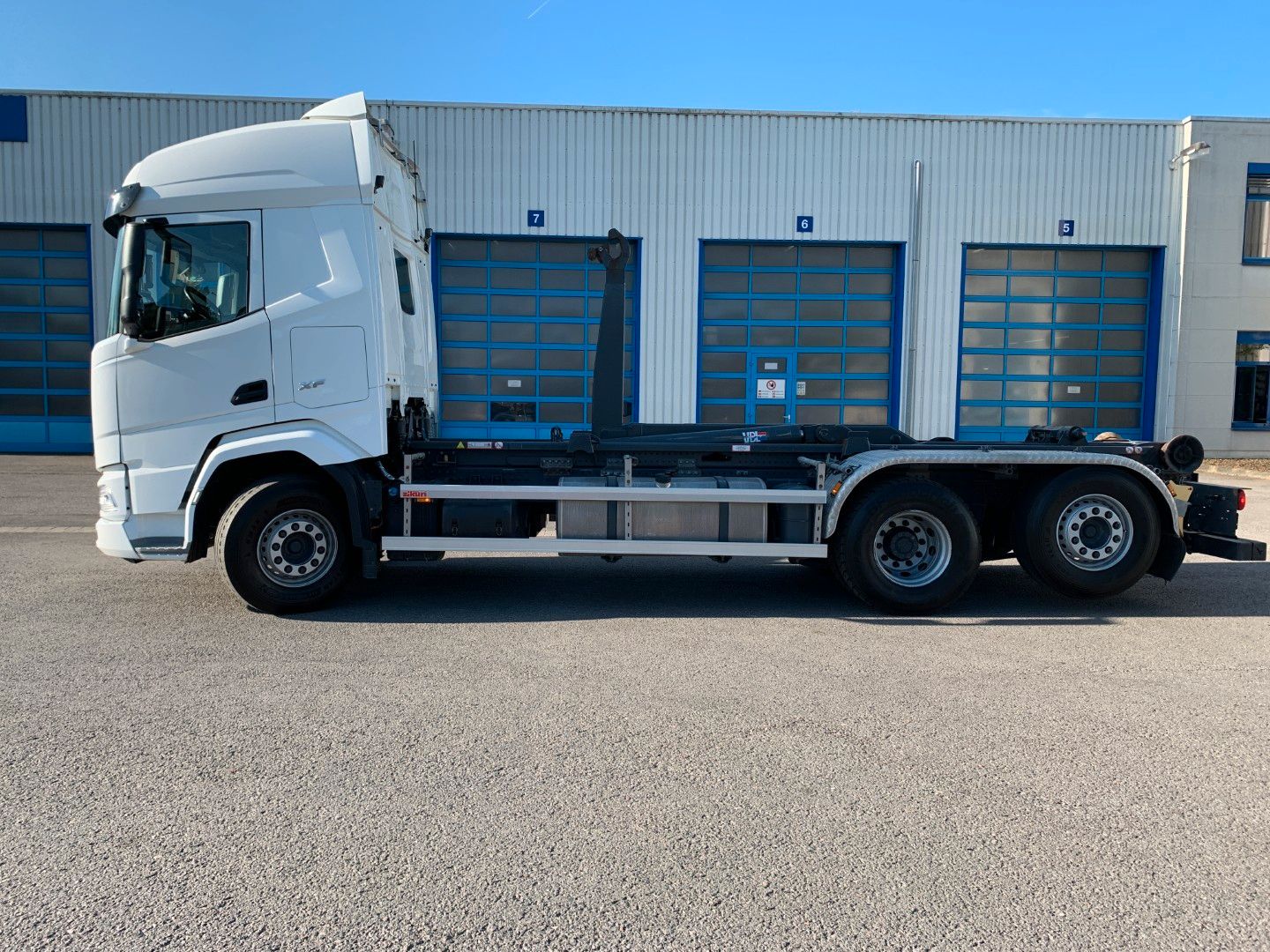 Fahrzeugabbildung DAF FAN XF 480 VDL Abrollkipper