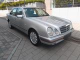 Mercedes-Benz Mercedes E Klasse 280 Oldtimer für Liebhaber - gebrauchte Mercedes-Benz E 280 aus dem Jahr 1996