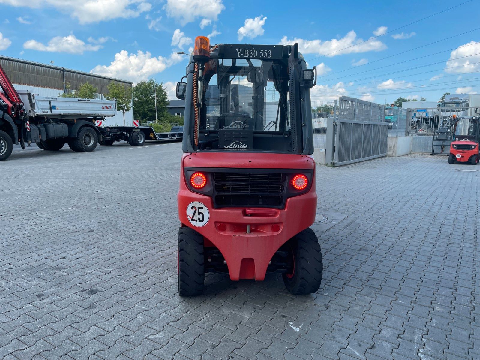 Fahrzeugabbildung Linde H20D-02/600 / Triplex 4,6m / 1.332h / Diesel