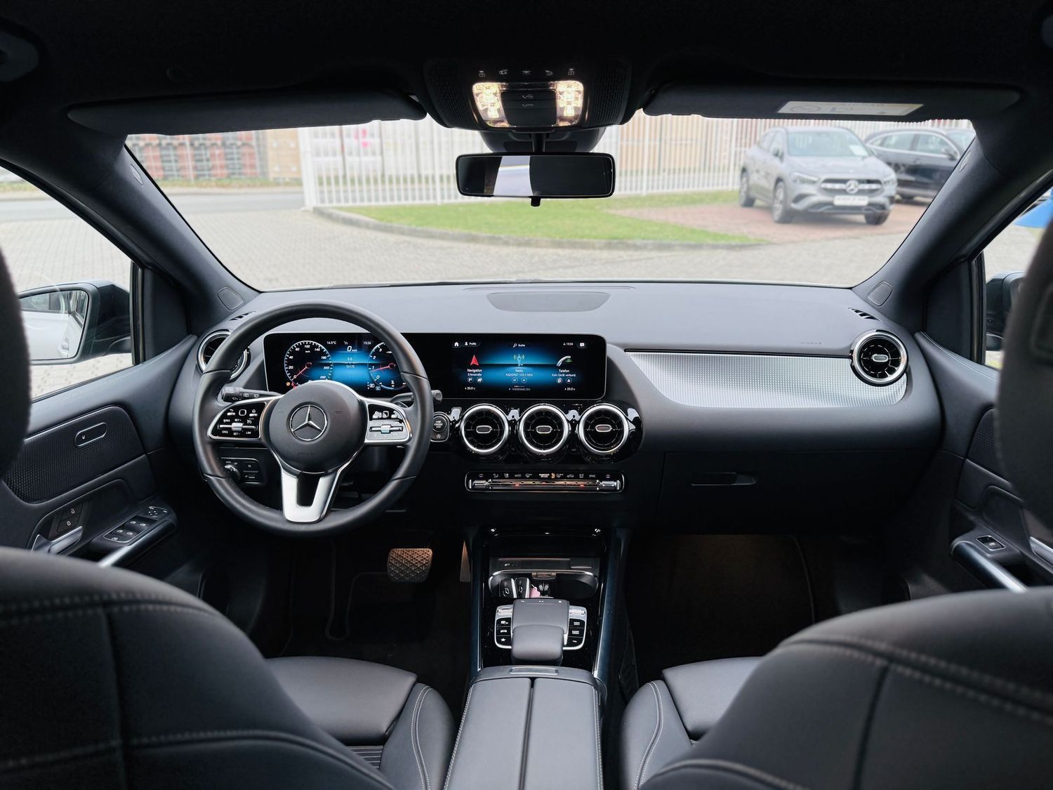 Fahrzeugabbildung Mercedes-Benz B 180 PROGRESSIVE & NIGHT, Automatik, AHK, LED,