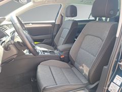 VW Passat Variant 2.0 TDI Business Sthzg Nav Ahk 17 VW Passat Variant 2.0 TDI Business Sthzg Nav Ahk 17