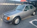 Mercedes-Benz Mercedes E230 W124 - Mercedes-Benz E 230: W124