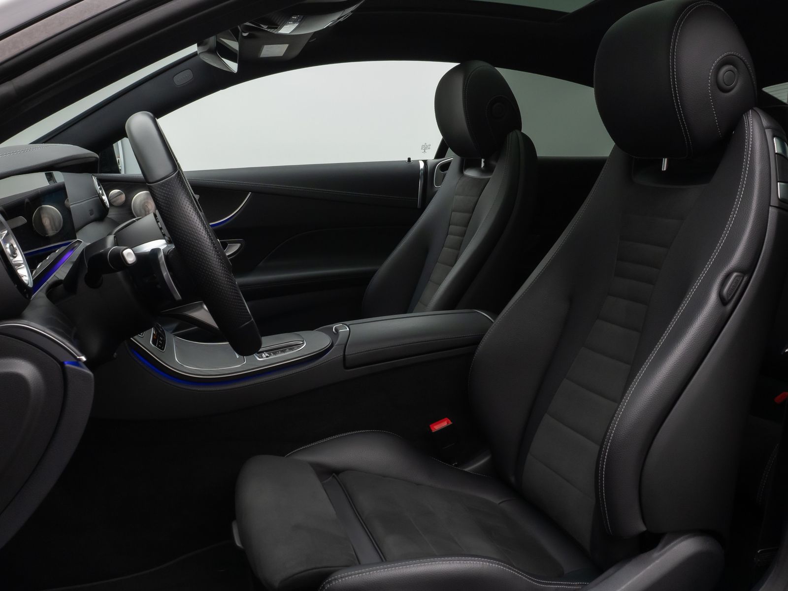 Fahrzeugabbildung Mercedes-Benz E300d Coupe 4Matic AMG Panorama Kamera LED