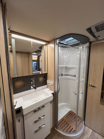 HYMER  ERIBA  HYMERCAR B-Klasse ML I 880 *Aktion Hubstützenanlage*