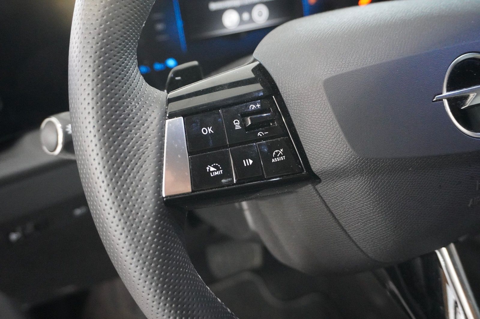 Fahrzeugabbildung Opel Astra L ST 1.6 HYBRID ELEGANCE NAVI/LED/KAMERA