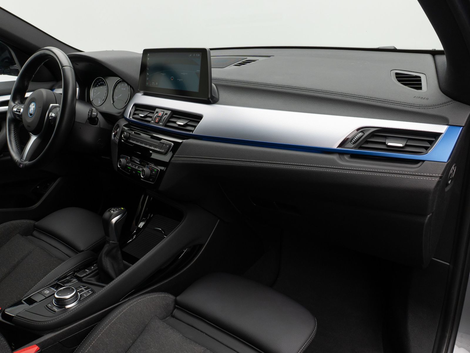 Fahrzeugabbildung BMW X2 xD25e M Sport HUD DAB HiFi LED Alarm 20Zoll