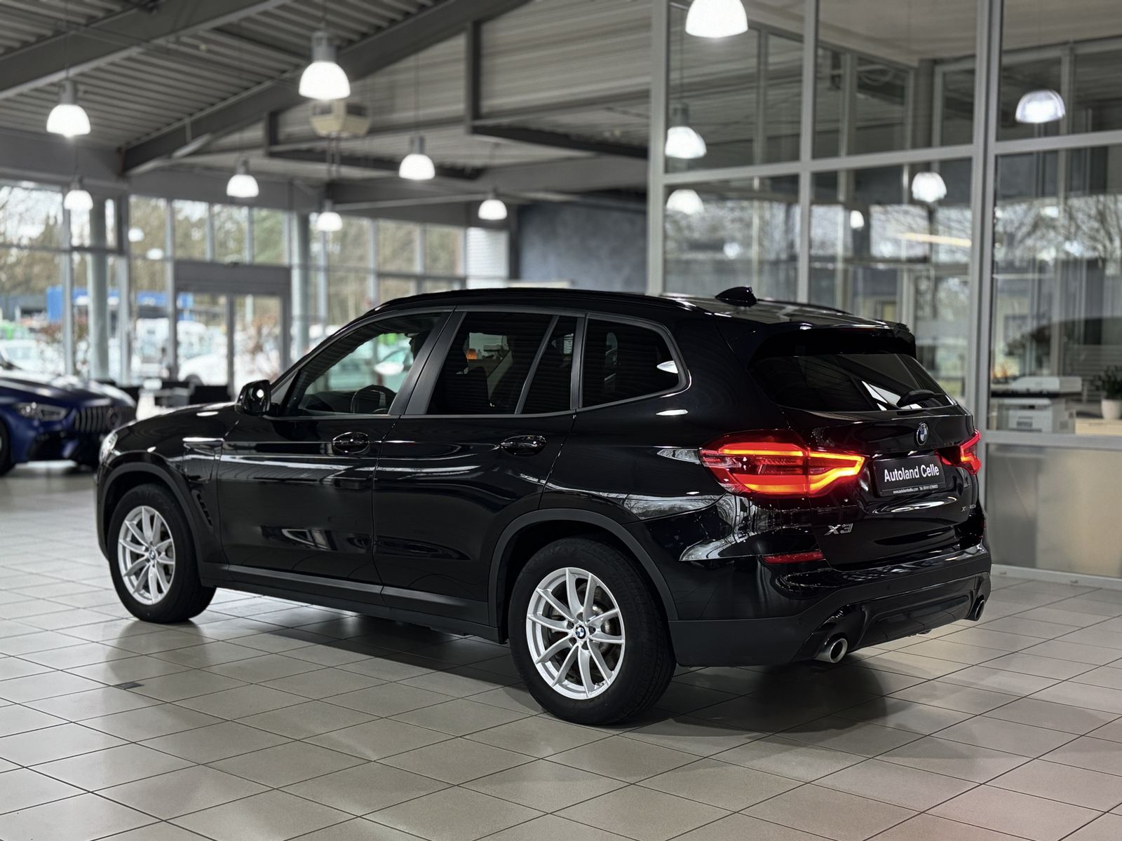 Fahrzeugabbildung BMW X3 xD30e HUD DAB HiFi PDC Alarm AHK LED Sport