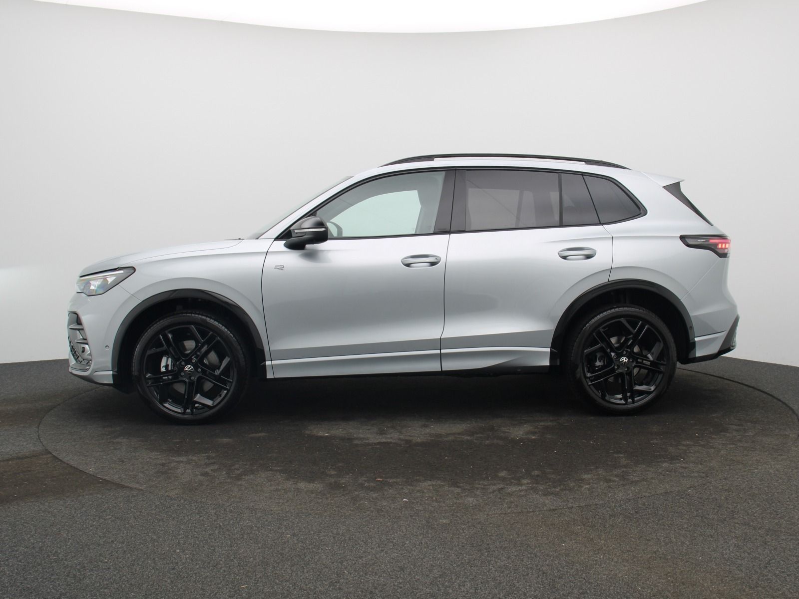 Volkswagen Tiguan R-Line 2.0TDI 4M DSG HD-Matrix AHK HuD foto 5