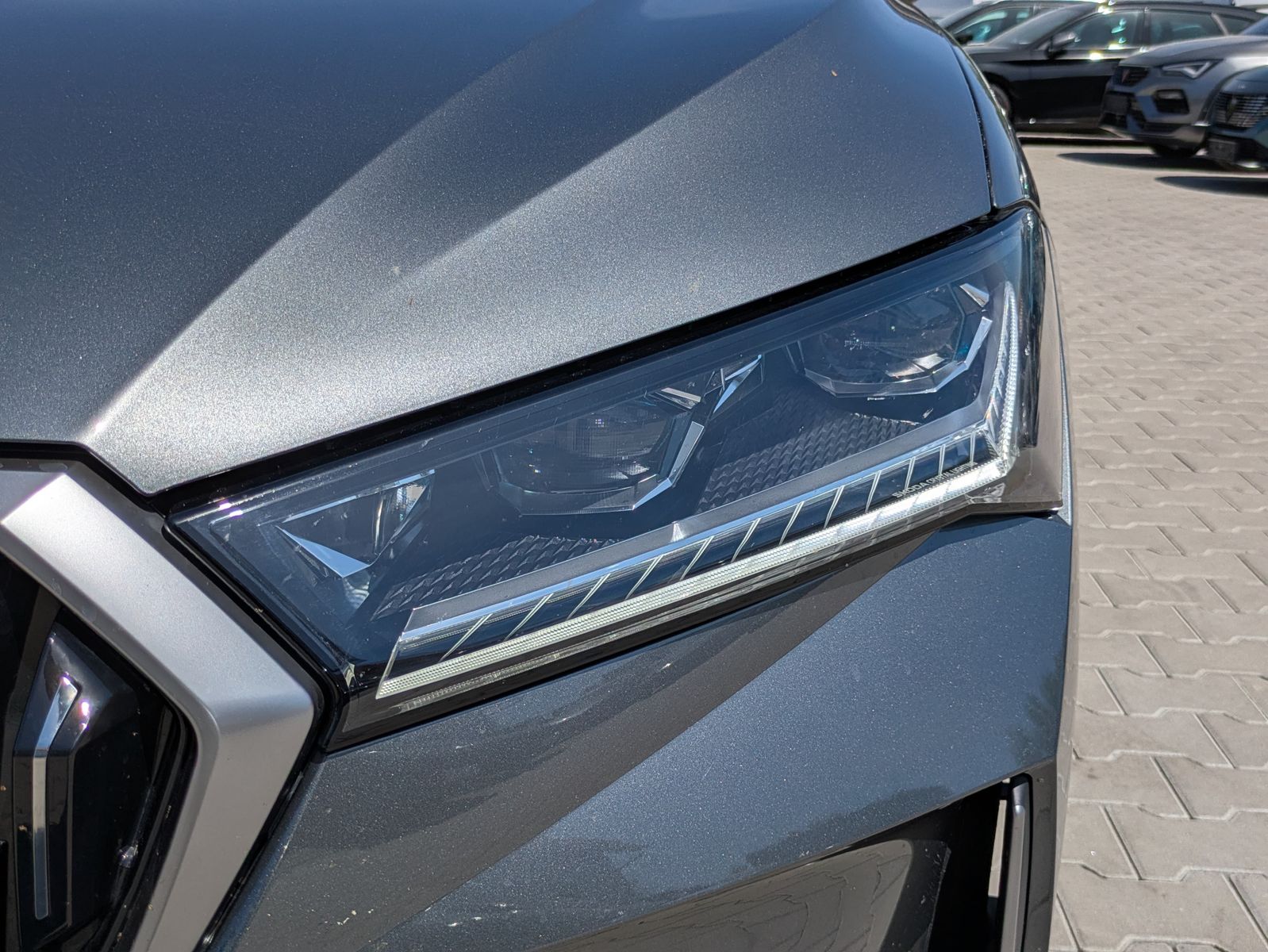 Fahrzeugabbildung SKODA Superb 2.0 TDI 4x4 Selection MATRIX*AHK*PANO*19"