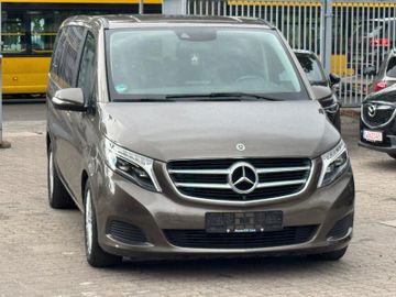 Mercedes V 220 - 3