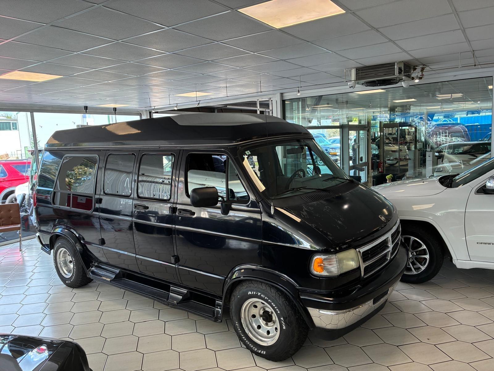 Dodge RAM  B2500 Van 5,2 V8  Starcraft