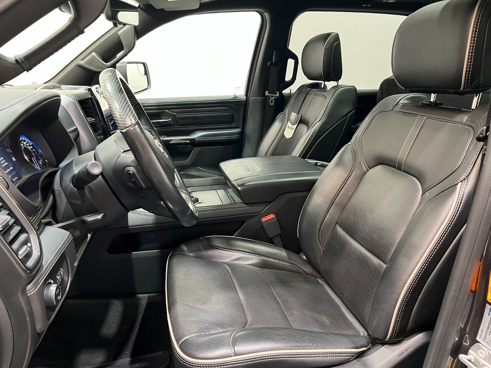 Fahrzeugabbildung Dodge RAM  1500 LIMITED NIGHT CREW CAB 4X4 *MFT*