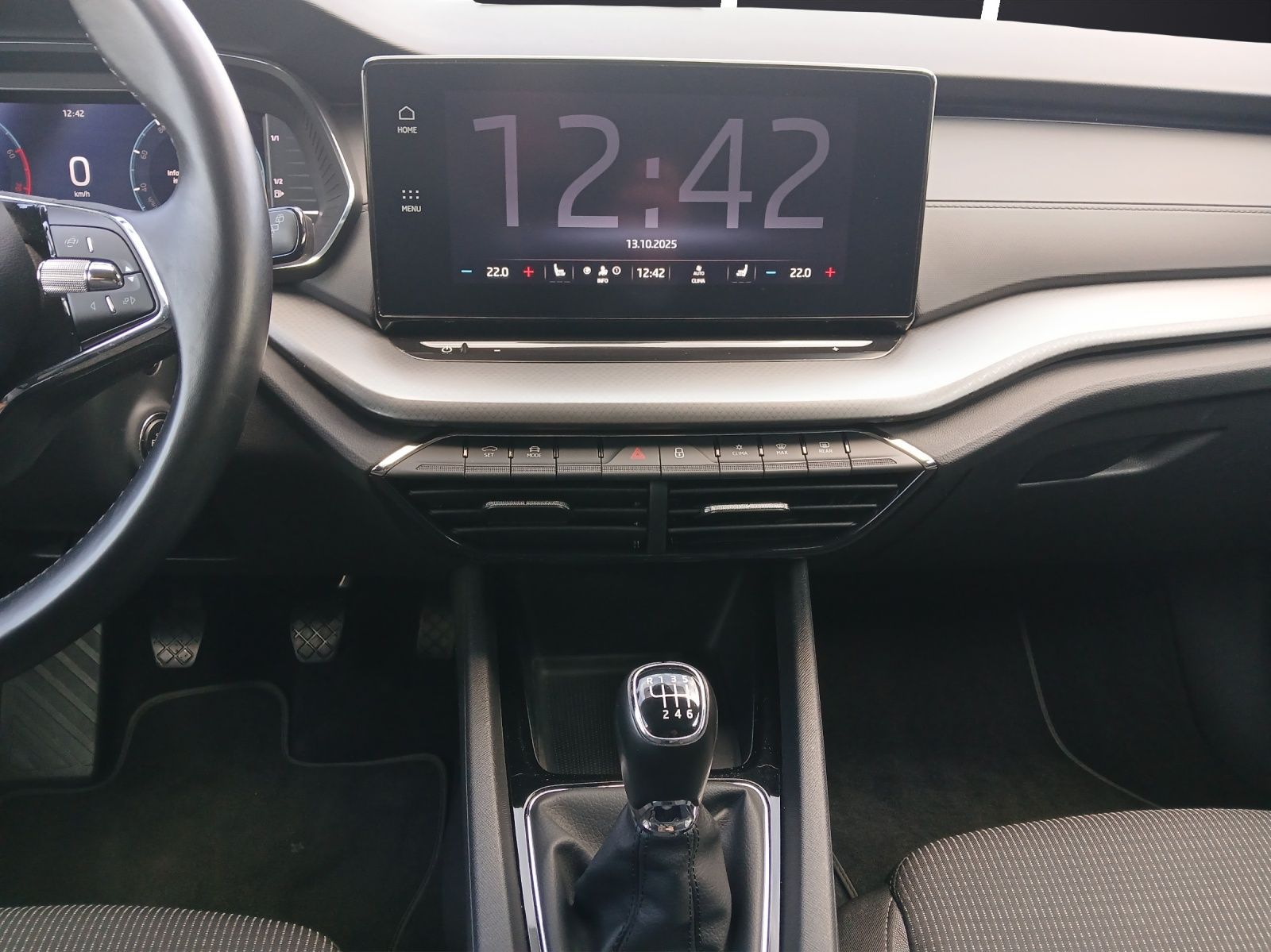 Fahrzeugabbildung SKODA Octavia Combi TSI Ambition LED Navi PDC SH LM