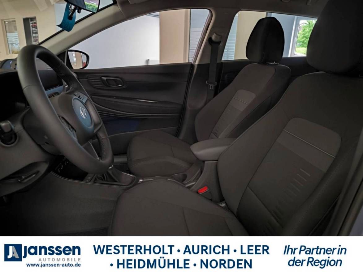 Fahrzeugabbildung Hyundai BAYON Trend Navi Digitales Cockpit PDC LED Schei