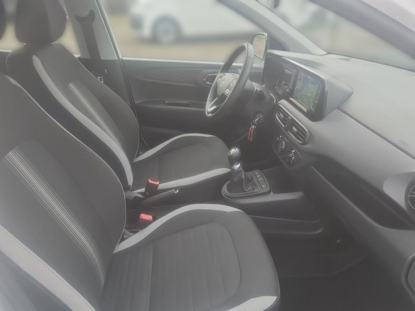 Fahrzeugabbildung Hyundai i10 FL 1.0 Benzin MT Allwetterreifen PDC Klima