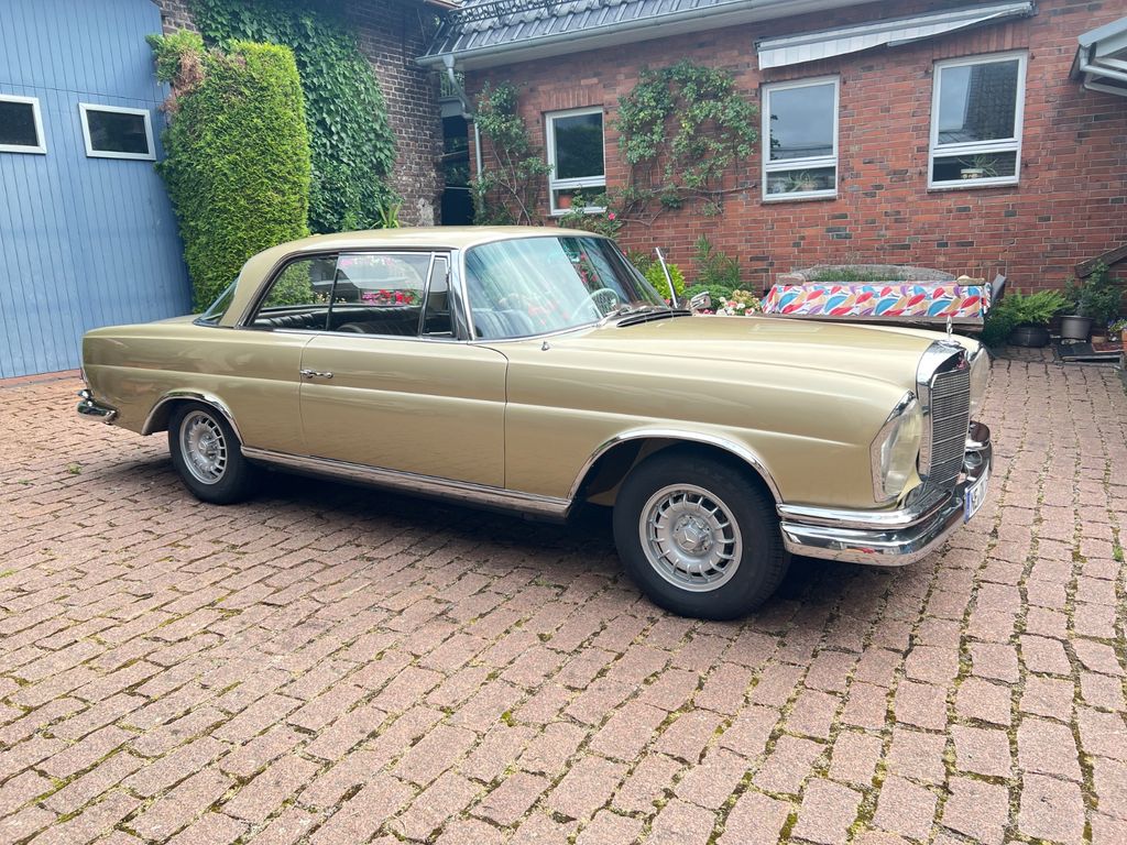 Mercedes-Benz 250