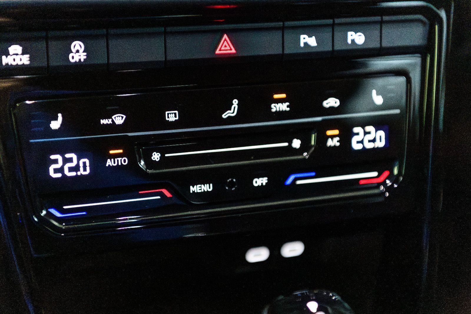 Fahrzeugabbildung Volkswagen T-Roc R-Line 1.5 TSI DSG LED+AHK+NAVI+ACC+KAMERA