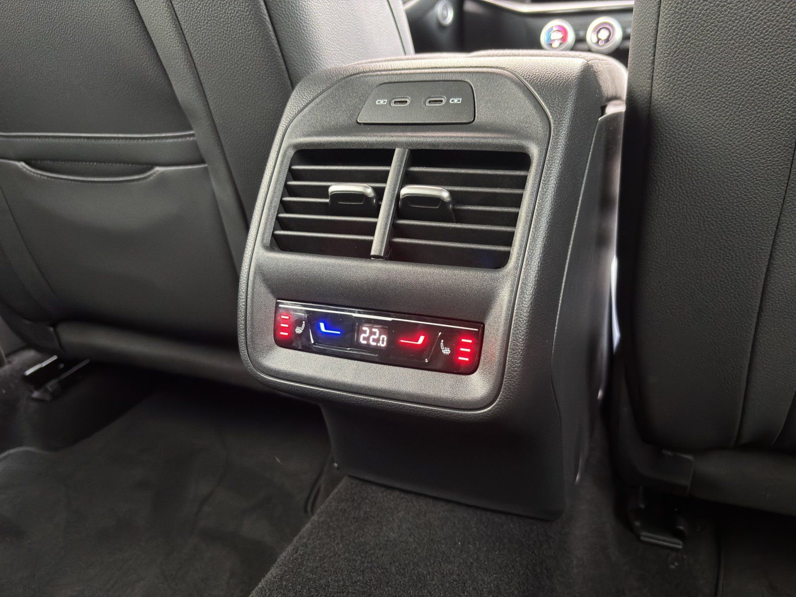 Fahrzeugabbildung SKODA Superb Combi Sportline 2,0 TSI 150 kW DSG