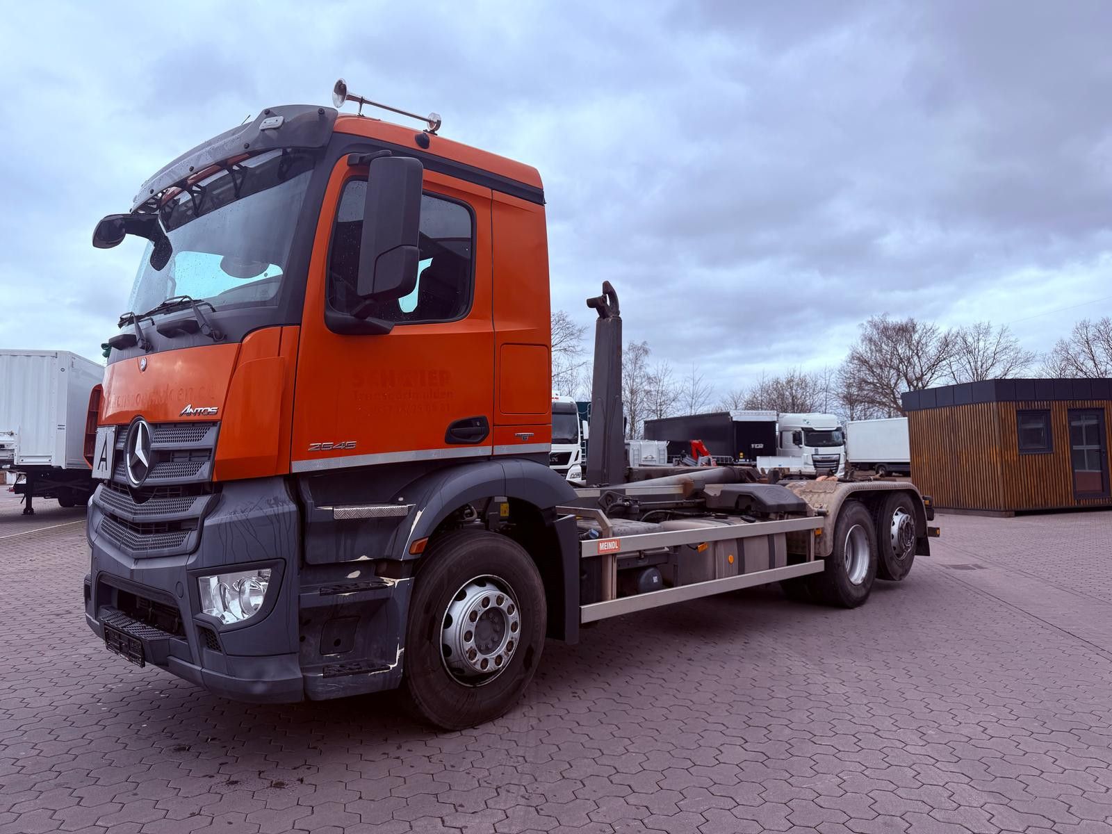 Fahrzeugabbildung Mercedes-Benz Antos 2545 Abrollkipper Meiler2070 Kupplung Neu
