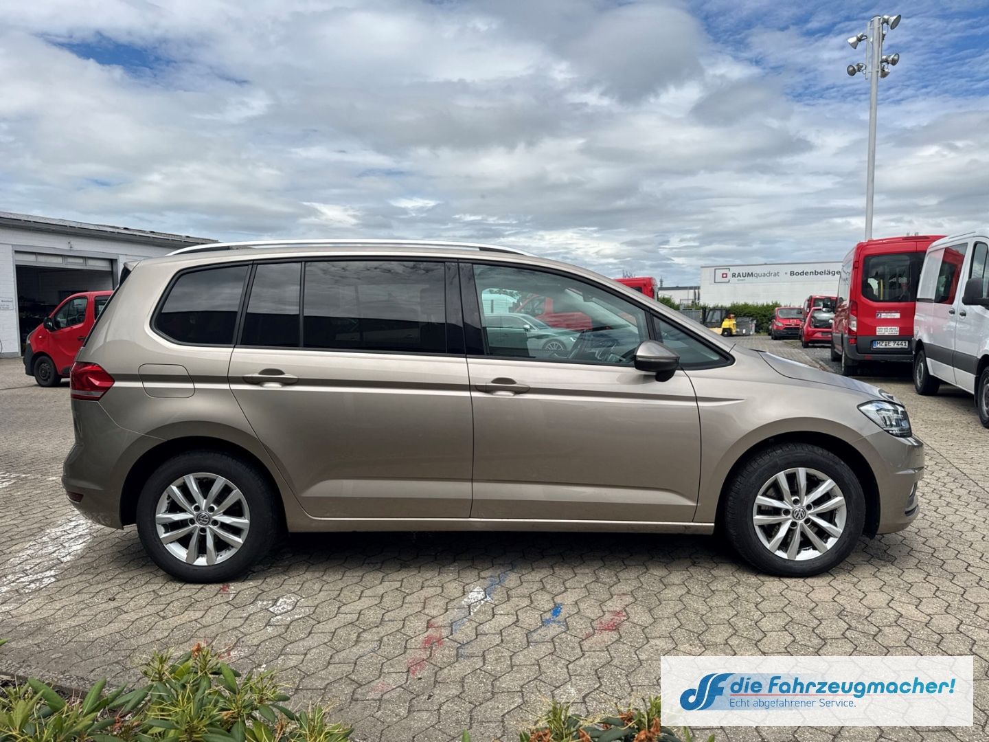 Fahrzeugabbildung Volkswagen Touran Comfortline BMT Start-Stopp AHK-klappbar