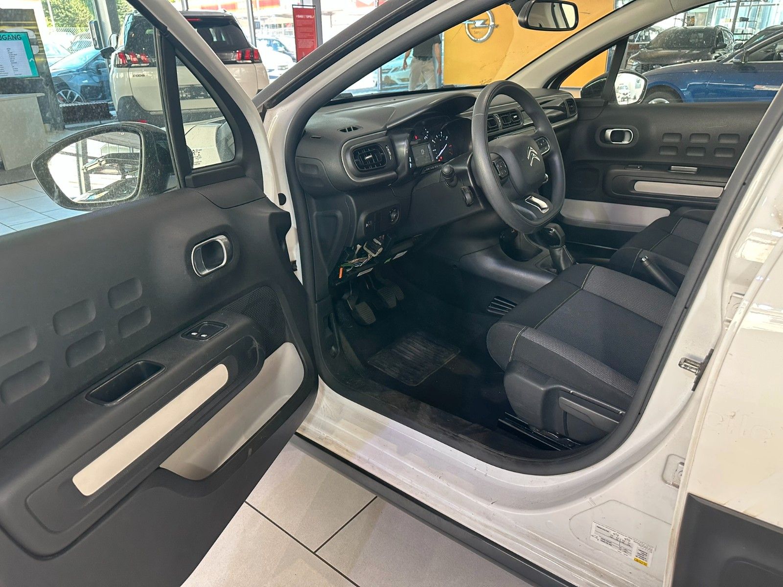 Fahrzeugabbildung Citroën C3 Feel Pack 1.2 NAVI/LED/PDC/ALU/DAB/TEMPOMAT
