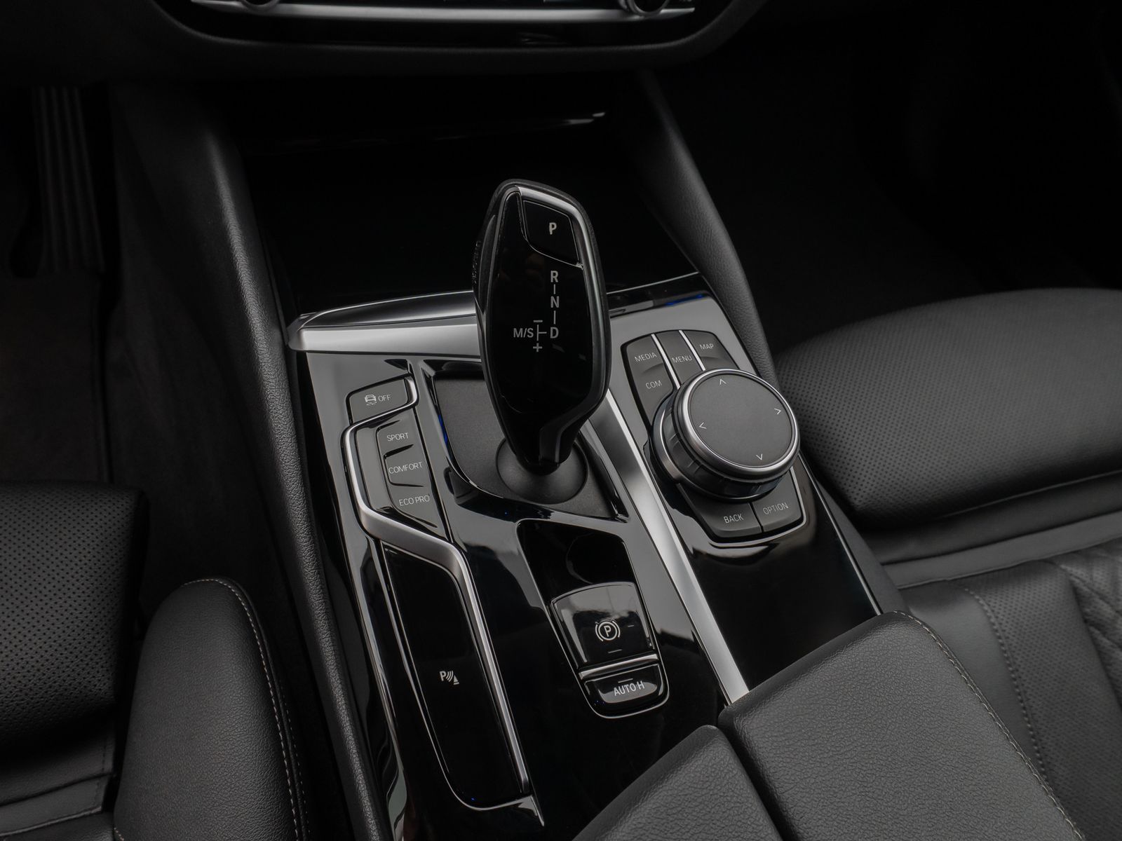 Fahrzeugabbildung BMW 520d Kamera Laser HUD DAB HiFi Stop&Go AHK Sport