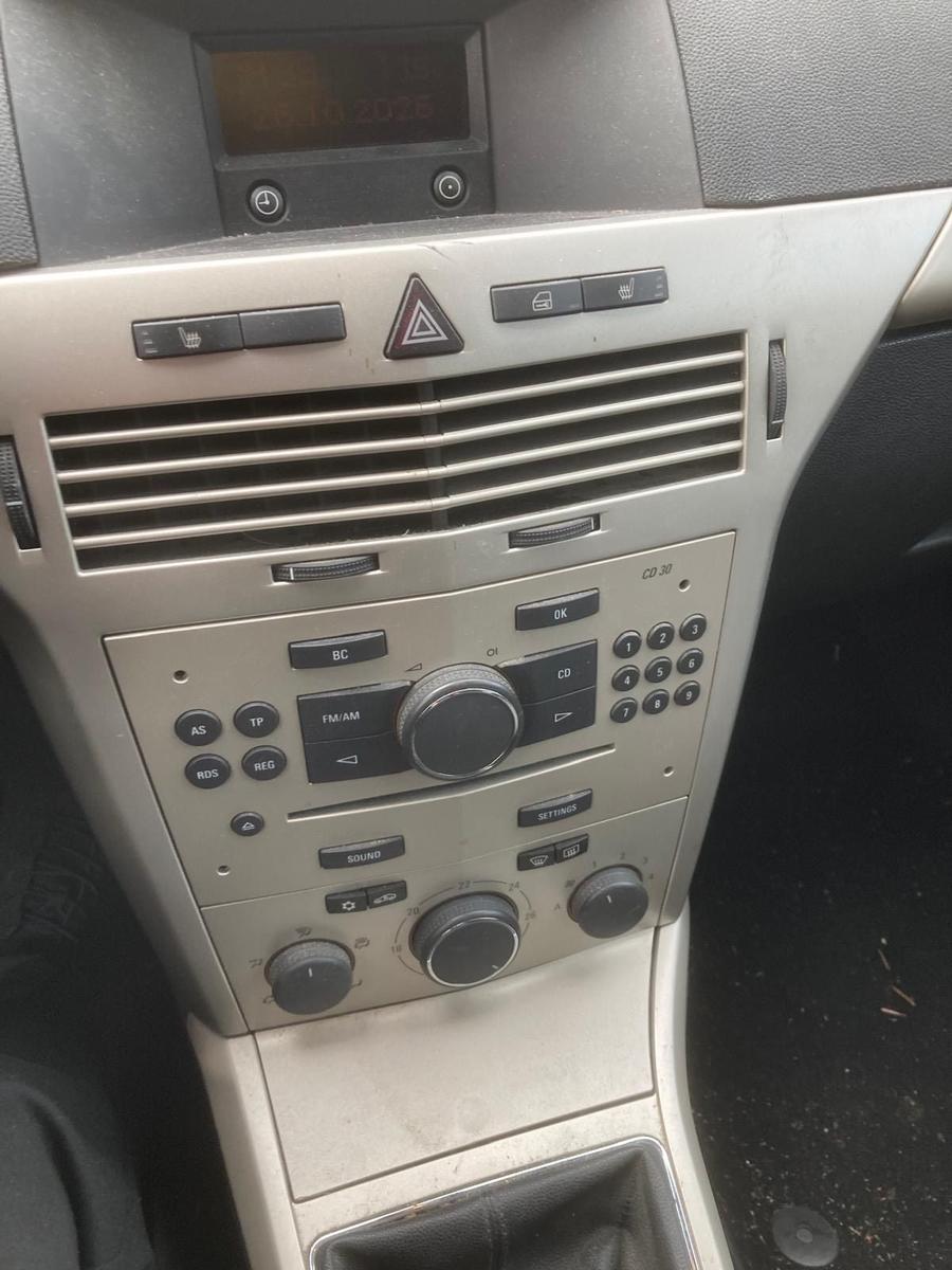 Opel Astra 2008 — photo 8
