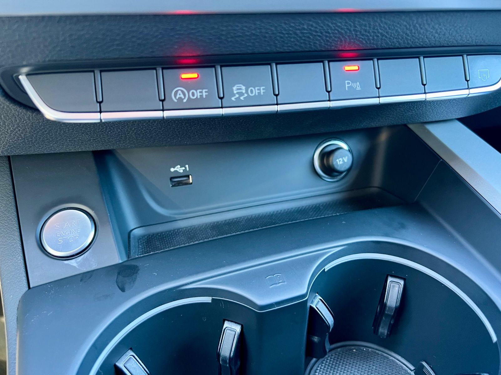 AUDI A4 Avant TDI LEDER AHK LED SHZ NAVI KAMERA