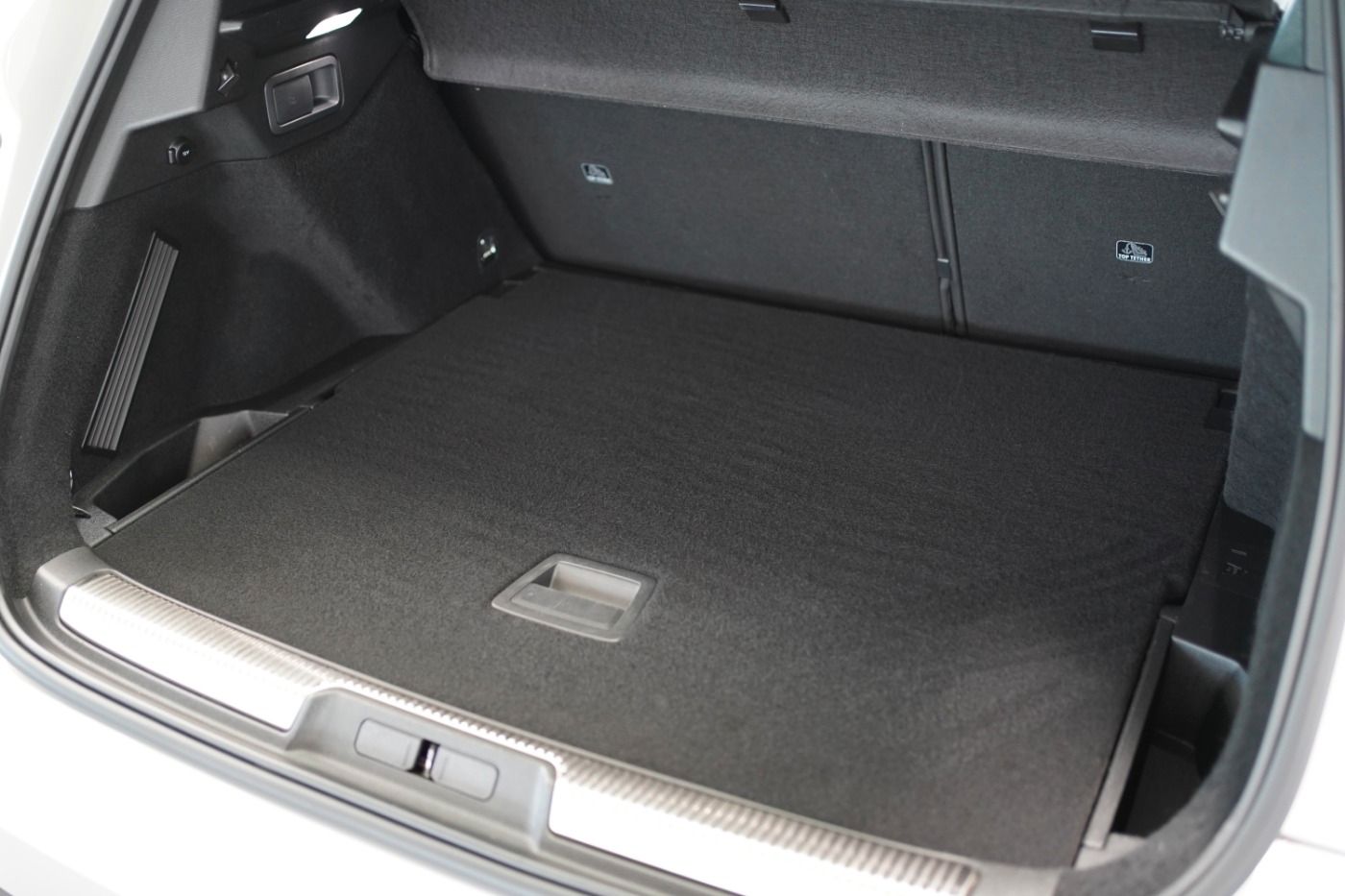 Fahrzeugabbildung DS Automobiles DS7 Crossback E-Tense 225 Performance Line+