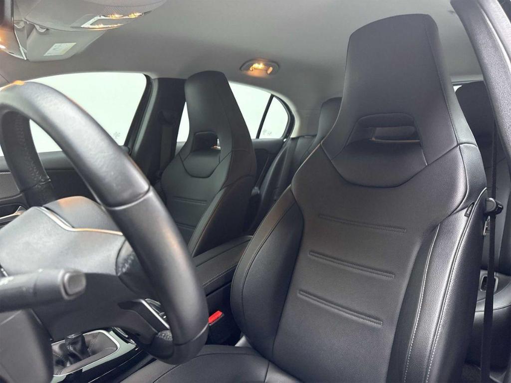 Mercedes-Benz A 180 Widescreen Multibeam AHK Kamera Leder MULT