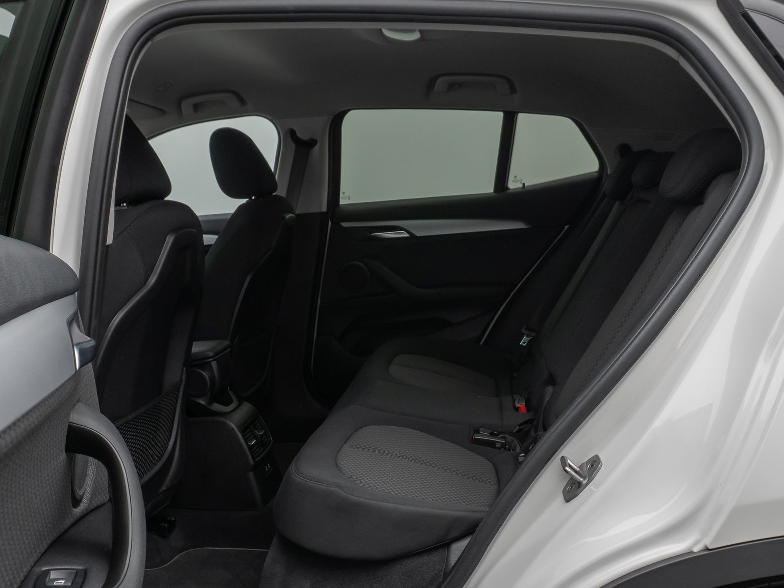 Fahrzeugabbildung BMW X2 xD25e Kamera HUD DAB HiFi Navi+Komfort Alarm