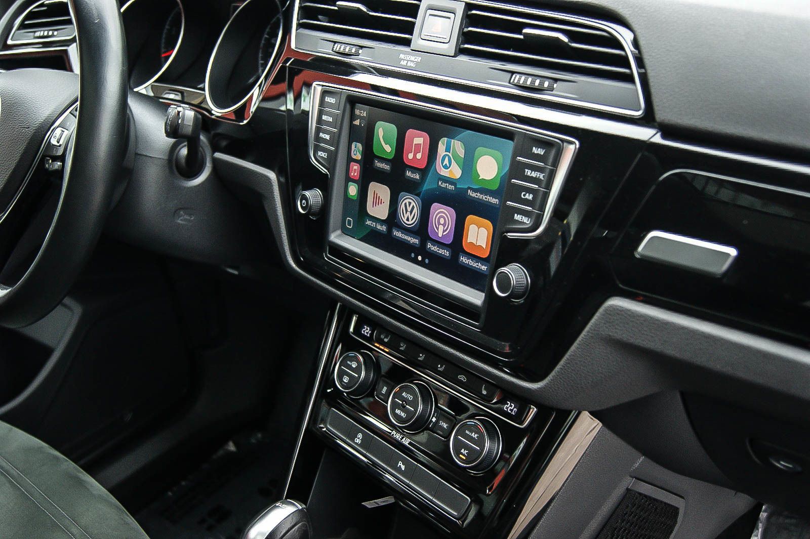 Fahrzeugabbildung Volkswagen Touran 14TSI Highline DSG PANORAMA STDHZG 7SITZE