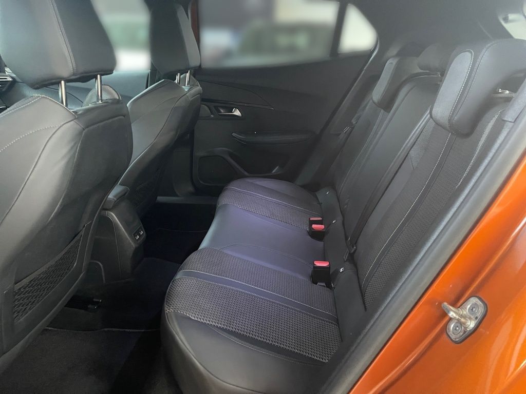 Fahrzeugabbildung Peugeot 2008 1.2 PureTech 130 Allure GT line, SHZ, Totw,