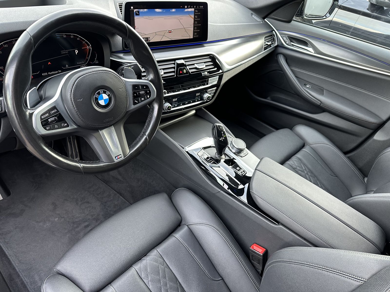 Fahrzeugabbildung BMW 520d xDrive M Sport NAV+LASER+HEADUP+KAM+19ZO+PP