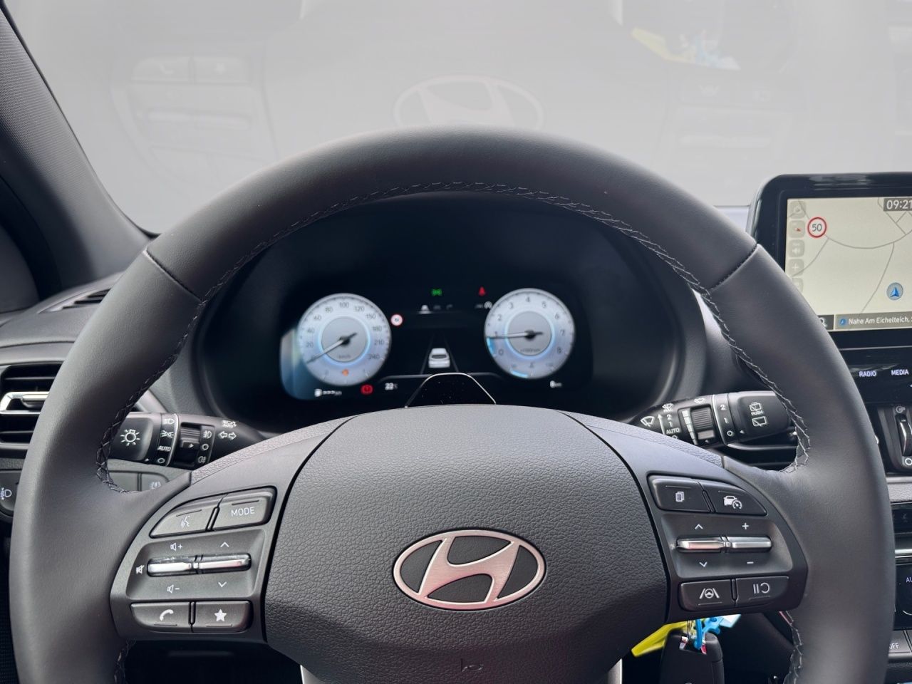 Fahrzeugabbildung Hyundai i30 TREND ACC Akustikglas Fernlichtass. Kam. LM